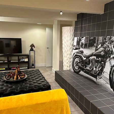 Grouse Cheerful Large Private Bedroom, Bath, Shared Deck, Pool, Hot Tub North Vancouver Ngoại thất bức ảnh