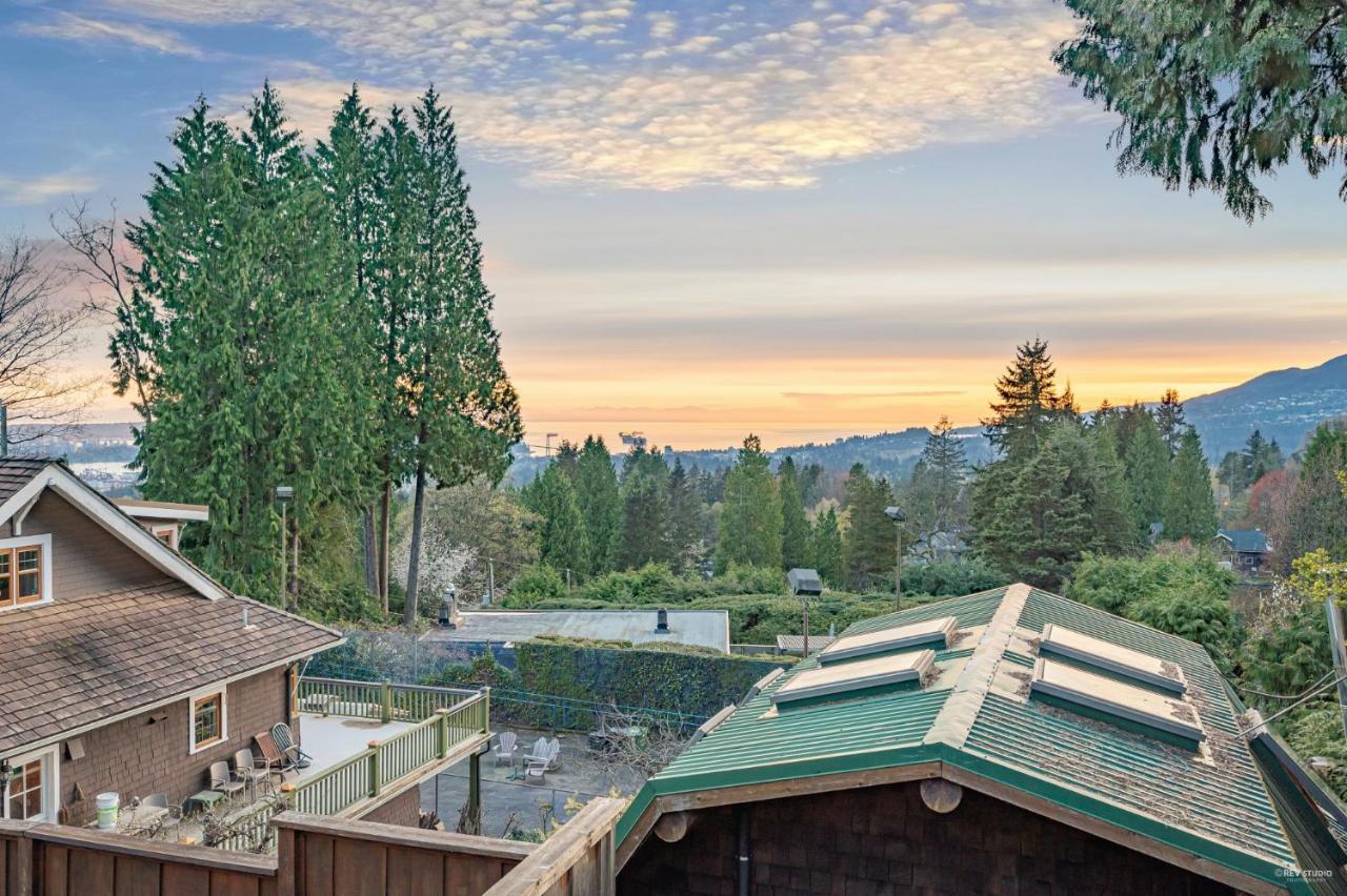 Grouse Cheerful Large Private Bedroom, Bath, Shared Deck, Pool, Hot Tub North Vancouver Ngoại thất bức ảnh