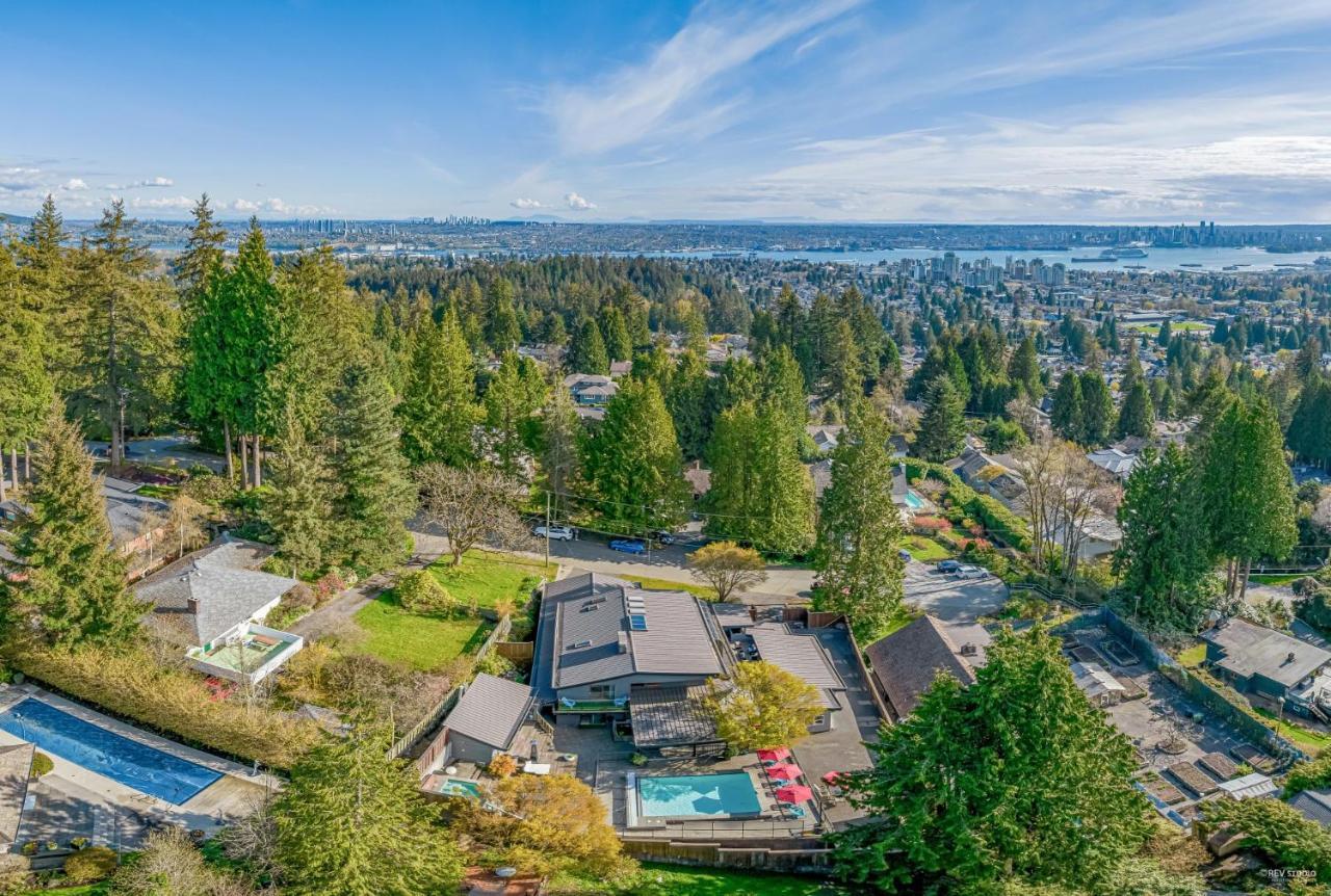 Grouse Cheerful Large Private Bedroom, Bath, Shared Deck, Pool, Hot Tub North Vancouver Ngoại thất bức ảnh