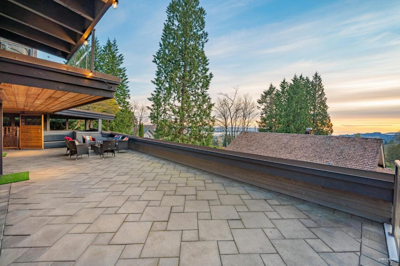 Grouse Cheerful Large Private Bedroom, Bath, Shared Deck, Pool, Hot Tub North Vancouver Ngoại thất bức ảnh