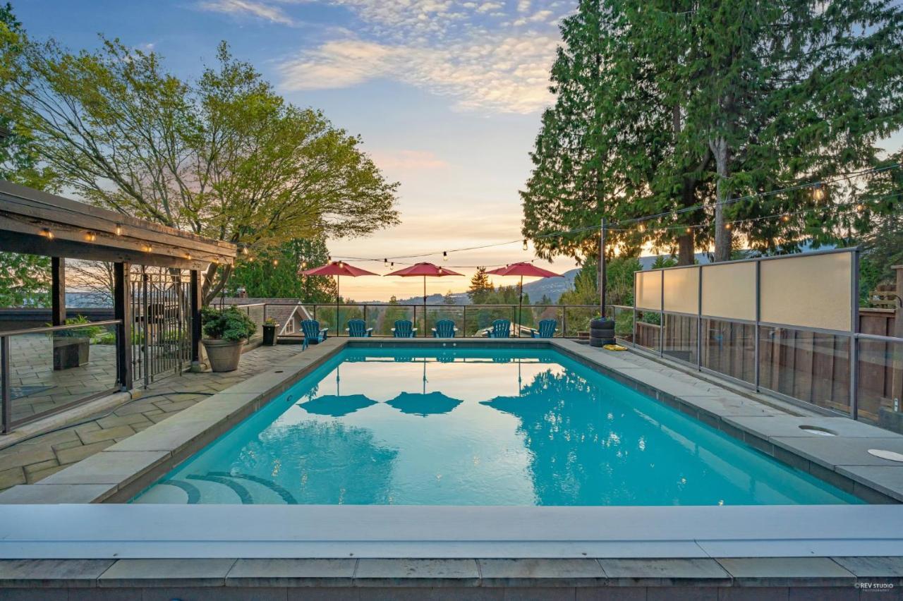 Grouse Cheerful Large Private Bedroom, Bath, Shared Deck, Pool, Hot Tub North Vancouver Ngoại thất bức ảnh