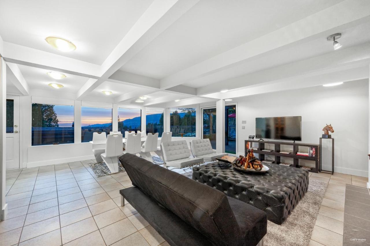 Grouse Cheerful Large Private Bedroom, Bath, Shared Deck, Pool, Hot Tub North Vancouver Ngoại thất bức ảnh