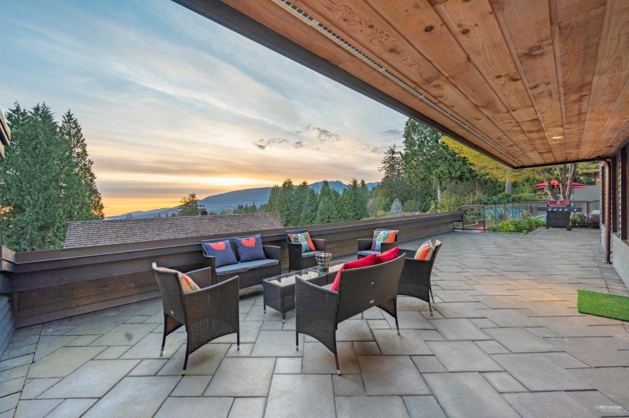Grouse Cheerful Large Private Bedroom, Bath, Shared Deck, Pool, Hot Tub North Vancouver Ngoại thất bức ảnh