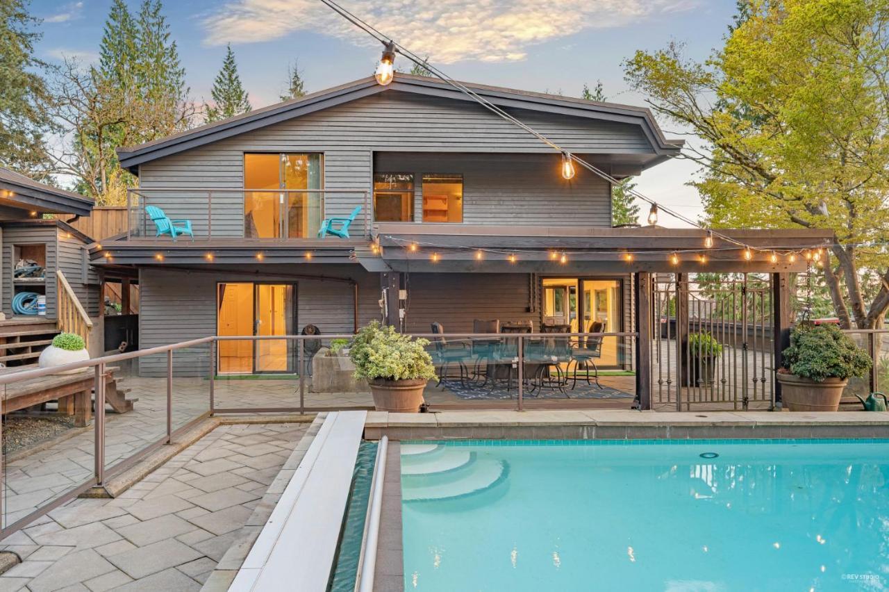 Grouse Cheerful Large Private Bedroom, Bath, Shared Deck, Pool, Hot Tub North Vancouver Ngoại thất bức ảnh