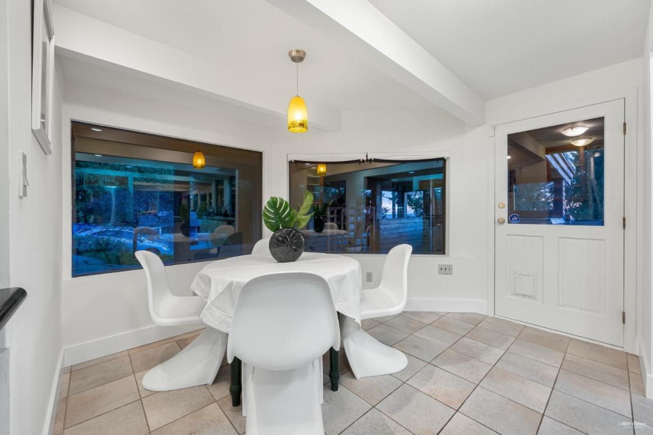 Grouse Cheerful Large Private Bedroom, Bath, Shared Deck, Pool, Hot Tub North Vancouver Ngoại thất bức ảnh