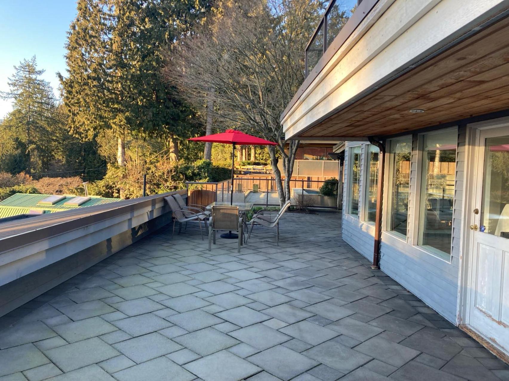Grouse Cheerful Large Private Bedroom, Bath, Shared Deck, Pool, Hot Tub North Vancouver Ngoại thất bức ảnh