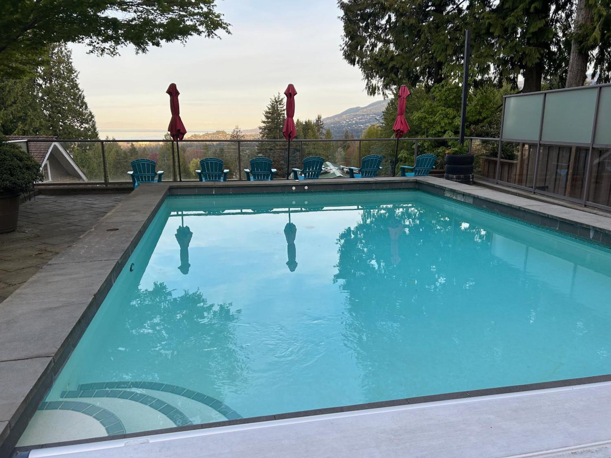 Grouse Cheerful Large Private Bedroom, Bath, Shared Deck, Pool, Hot Tub North Vancouver Ngoại thất bức ảnh