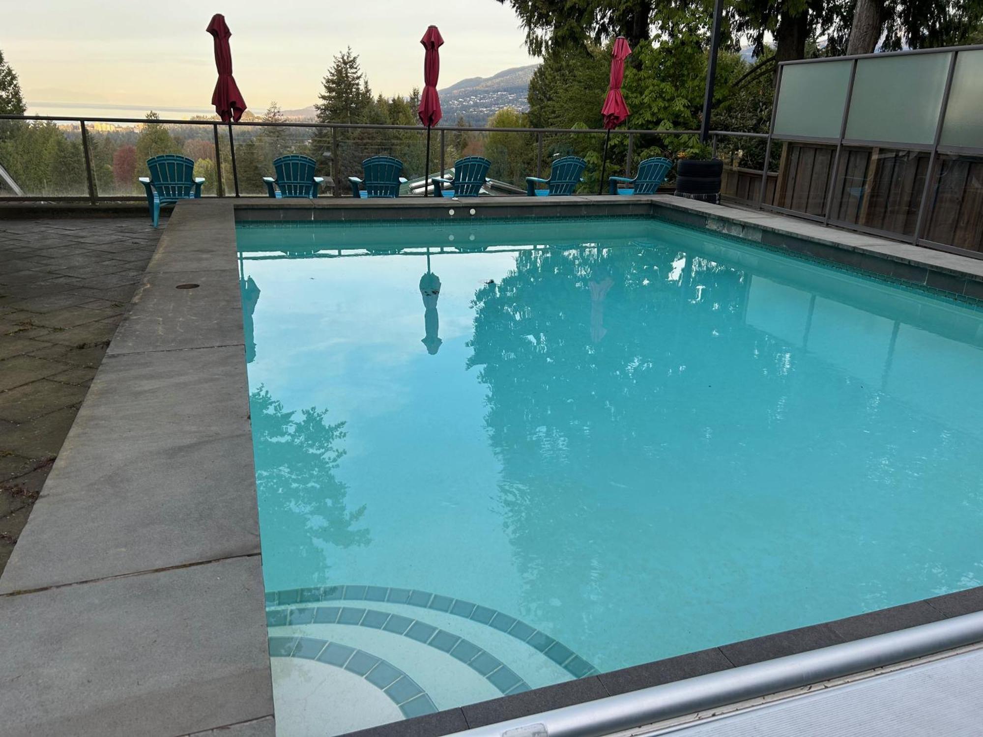 Grouse Cheerful Large Private Bedroom, Bath, Shared Deck, Pool, Hot Tub North Vancouver Ngoại thất bức ảnh