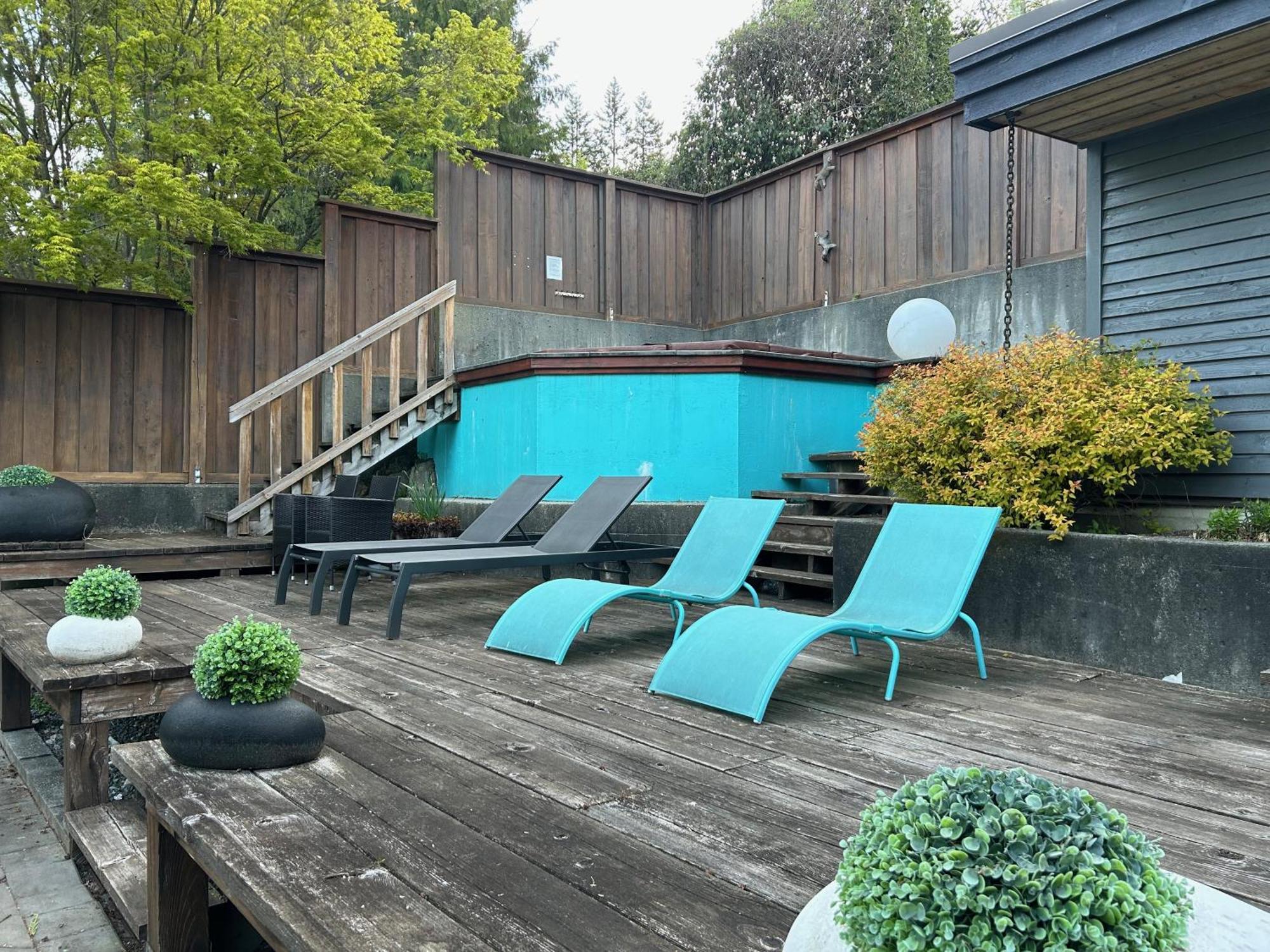 Grouse Cheerful Large Private Bedroom, Bath, Shared Deck, Pool, Hot Tub North Vancouver Ngoại thất bức ảnh