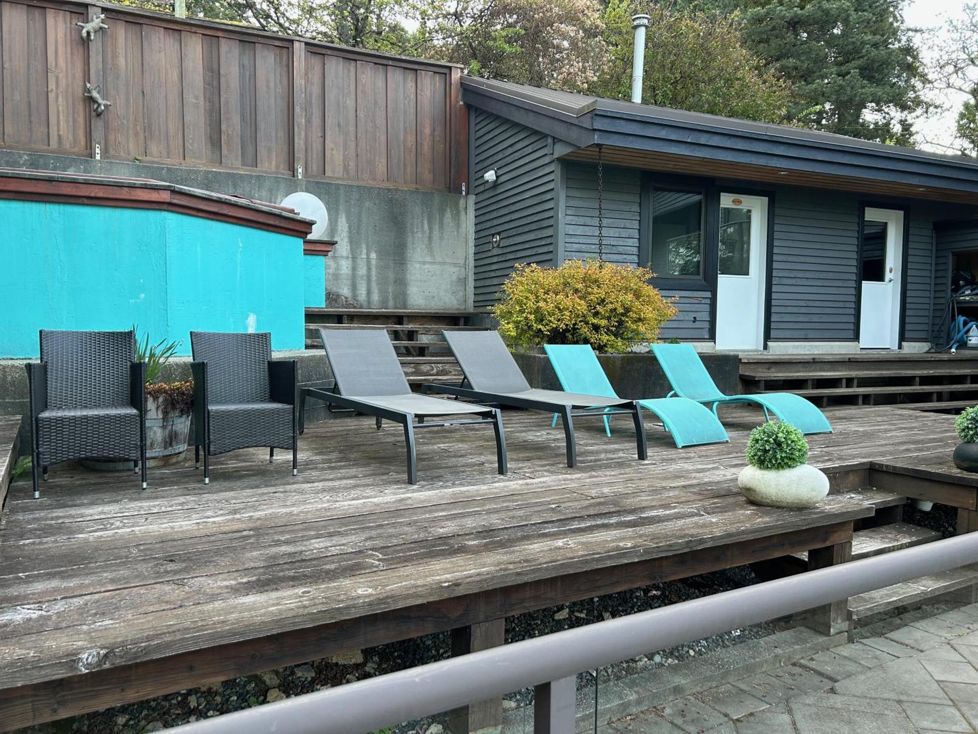 Grouse Cheerful Large Private Bedroom, Bath, Shared Deck, Pool, Hot Tub North Vancouver Ngoại thất bức ảnh