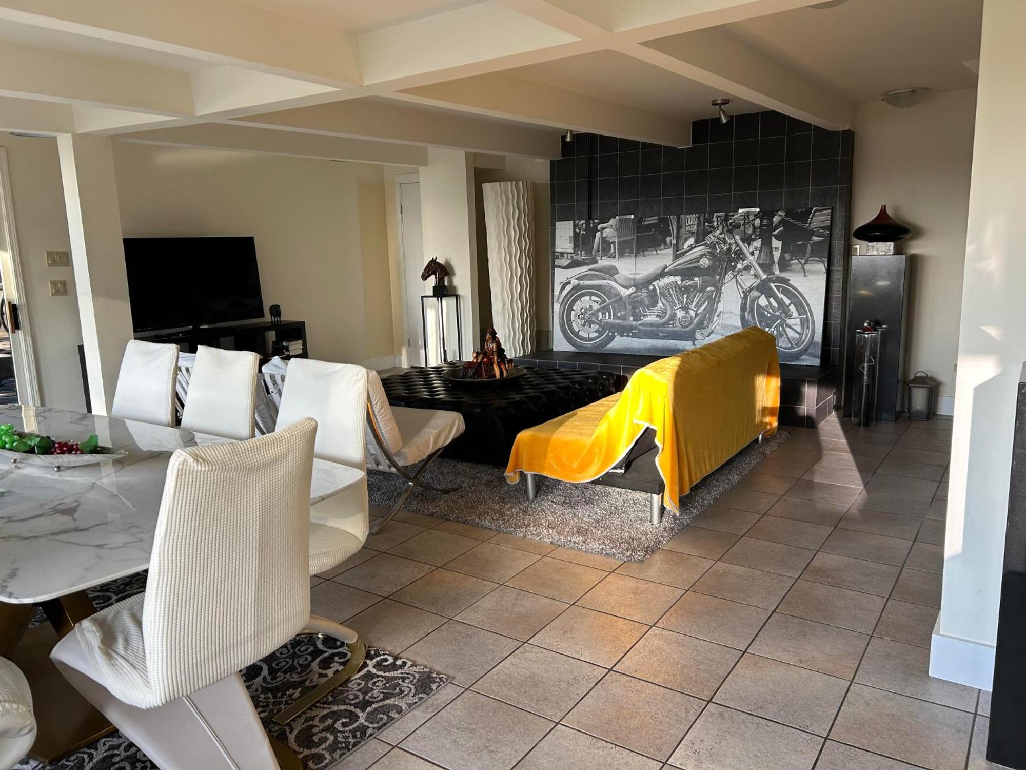 Grouse Cheerful Large Private Bedroom, Bath, Shared Deck, Pool, Hot Tub North Vancouver Ngoại thất bức ảnh