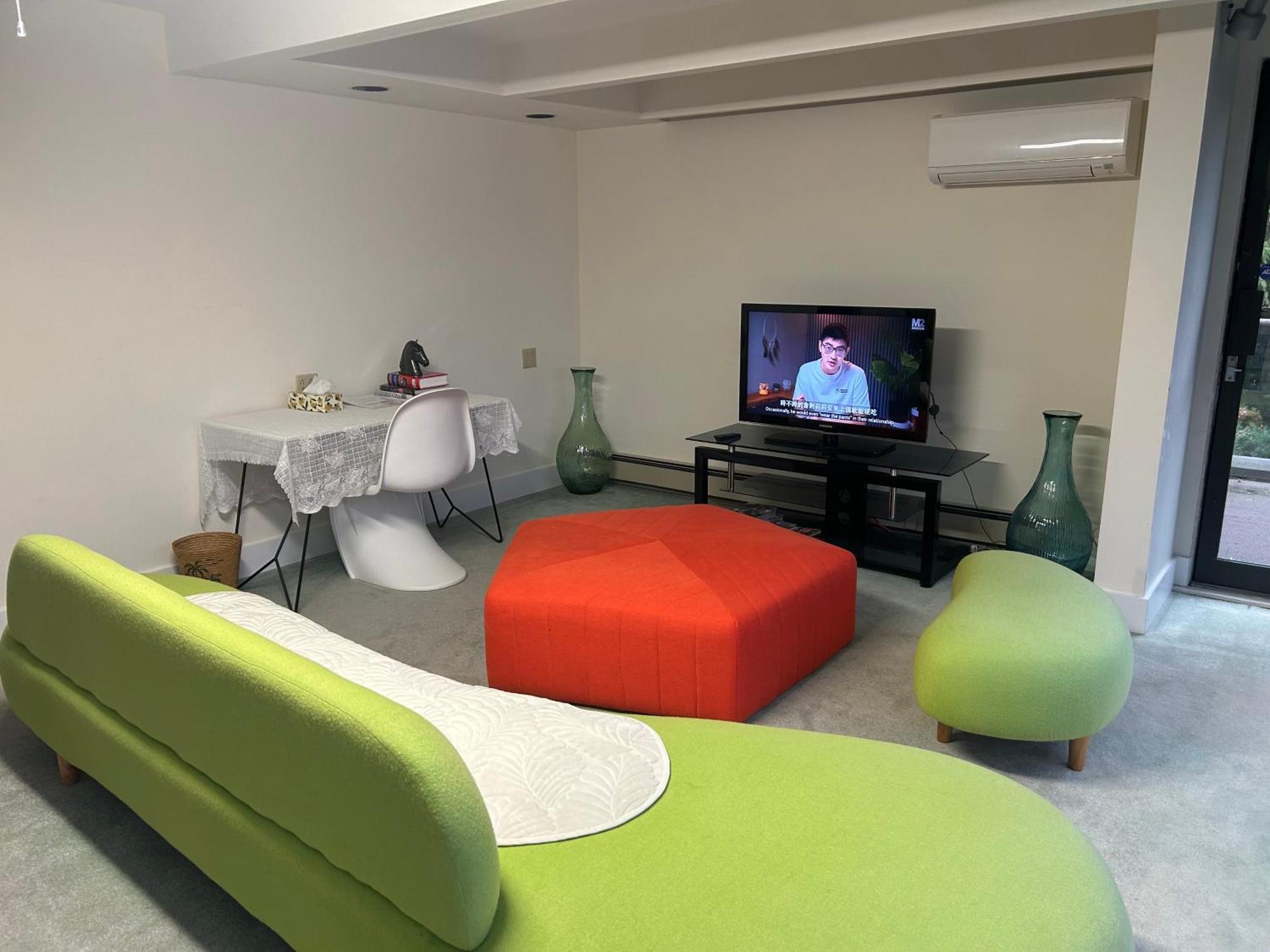Grouse Cheerful Large Private Bedroom, Bath, Shared Deck, Pool, Hot Tub North Vancouver Ngoại thất bức ảnh