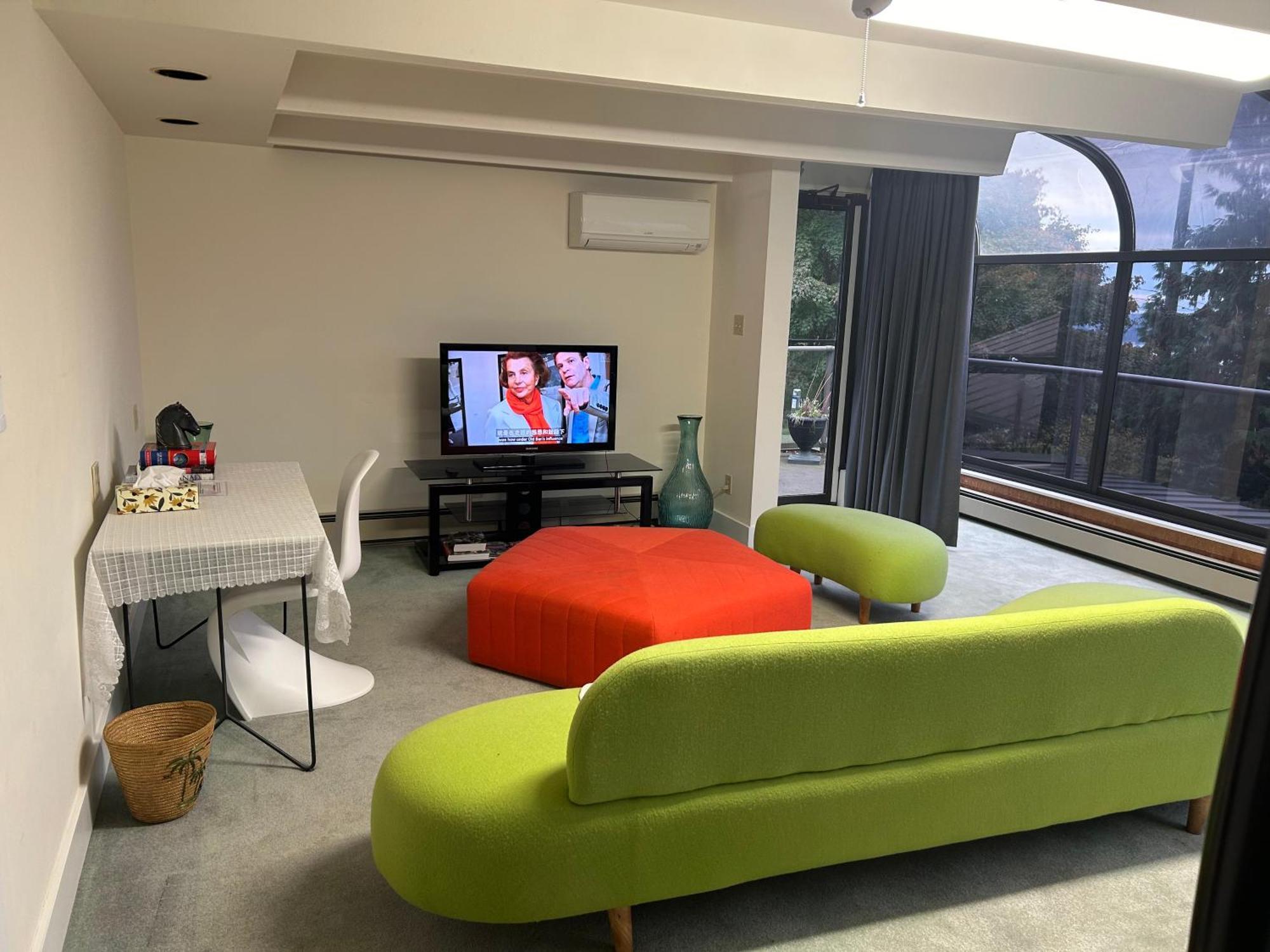 Grouse Cheerful Large Private Bedroom, Bath, Shared Deck, Pool, Hot Tub North Vancouver Ngoại thất bức ảnh