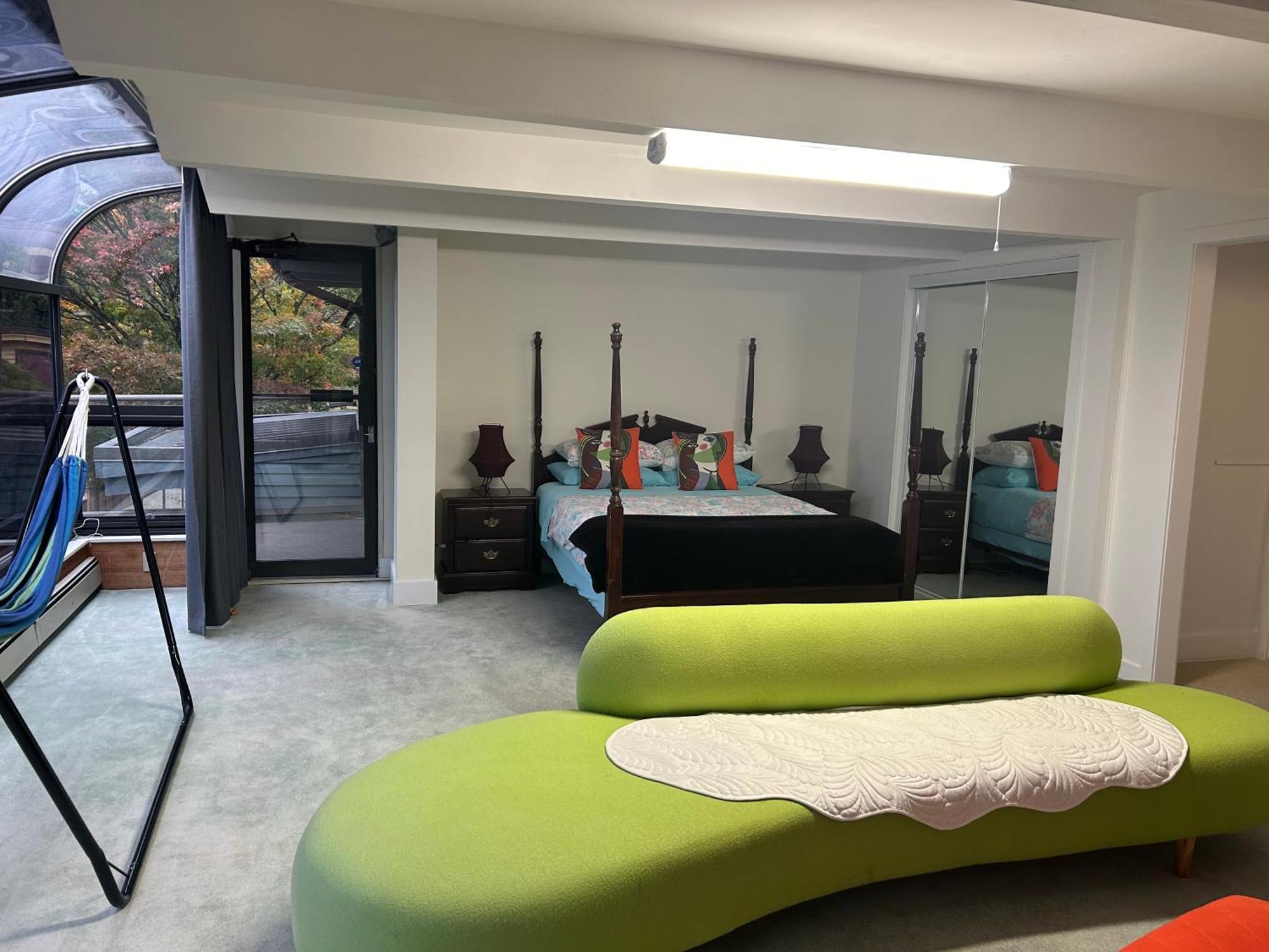 Grouse Cheerful Large Private Bedroom, Bath, Shared Deck, Pool, Hot Tub North Vancouver Ngoại thất bức ảnh