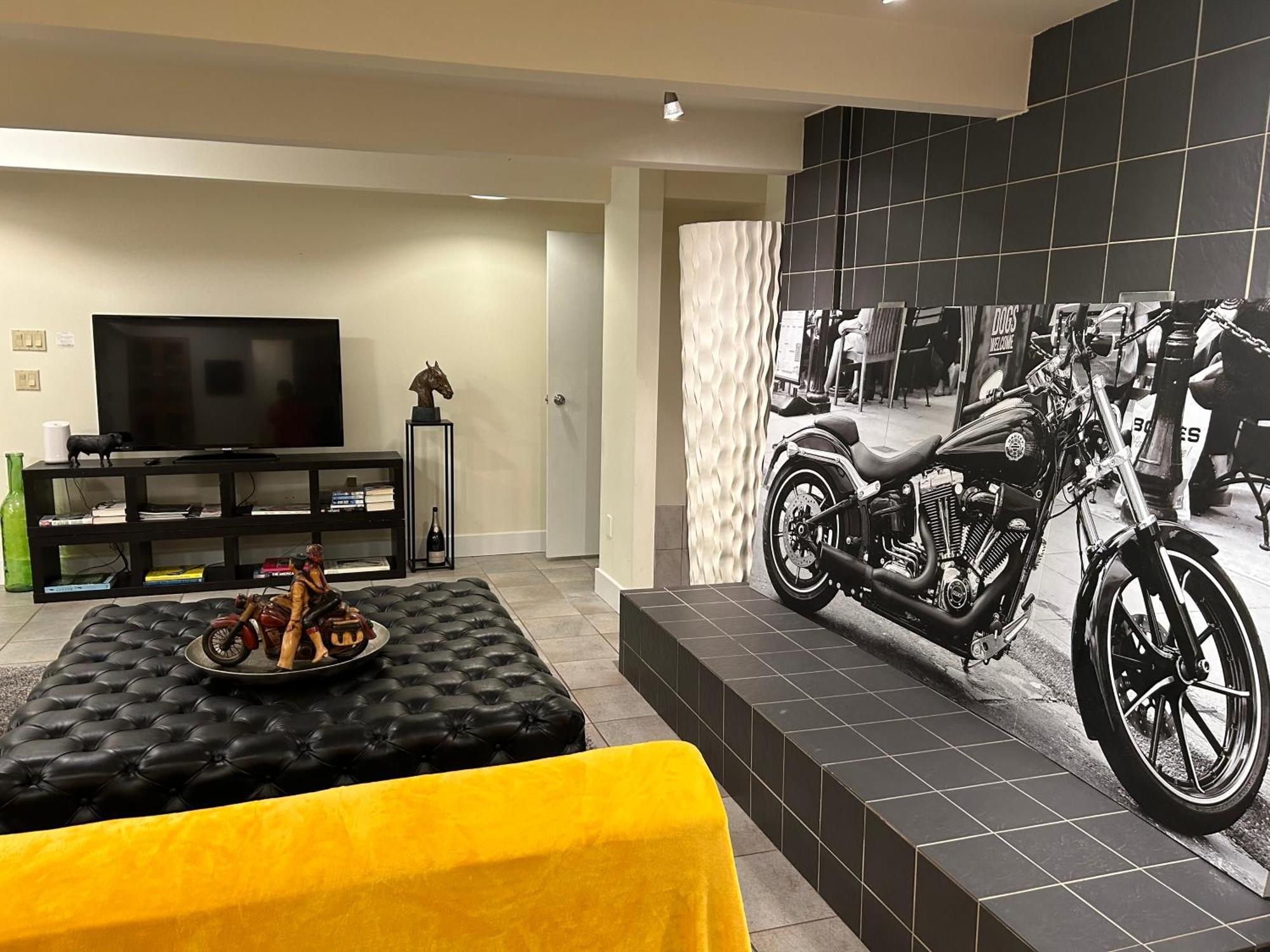 Grouse Cheerful Large Private Bedroom, Bath, Shared Deck, Pool, Hot Tub North Vancouver Ngoại thất bức ảnh