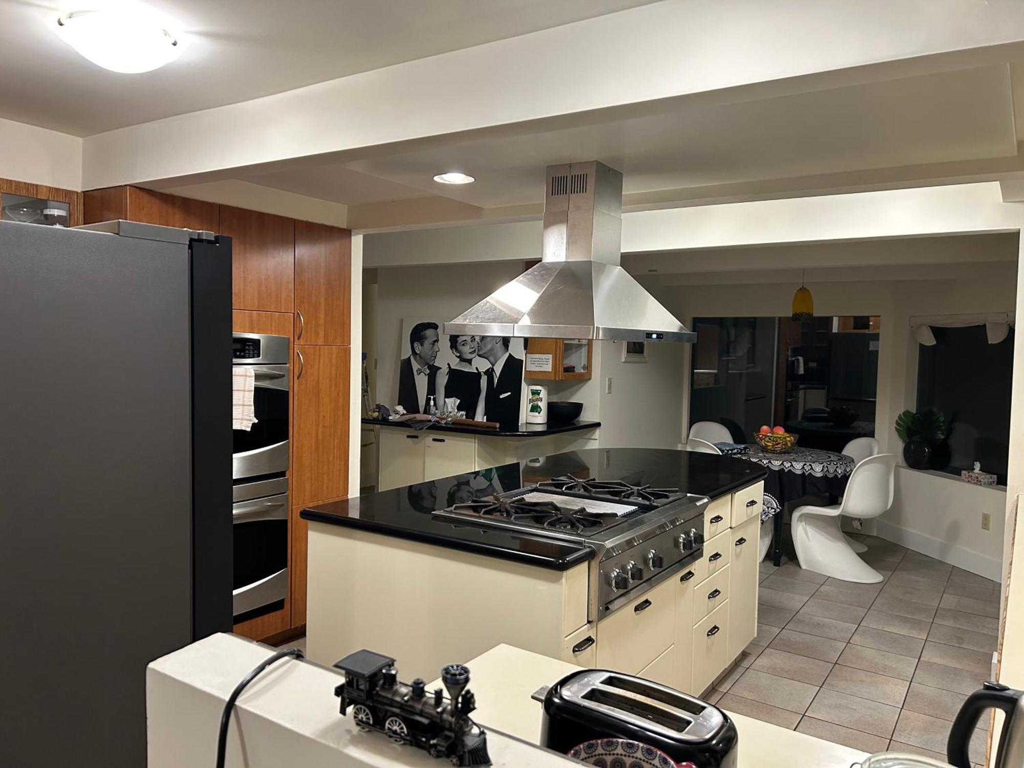 Grouse Cheerful Large Private Bedroom, Bath, Shared Deck, Pool, Hot Tub North Vancouver Ngoại thất bức ảnh