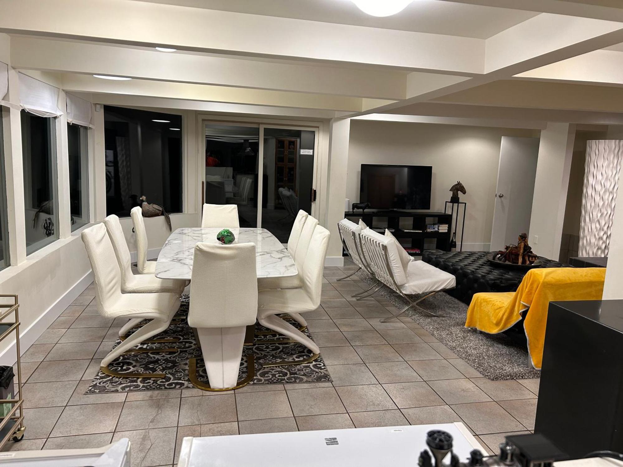 Grouse Cheerful Large Private Bedroom, Bath, Shared Deck, Pool, Hot Tub North Vancouver Ngoại thất bức ảnh