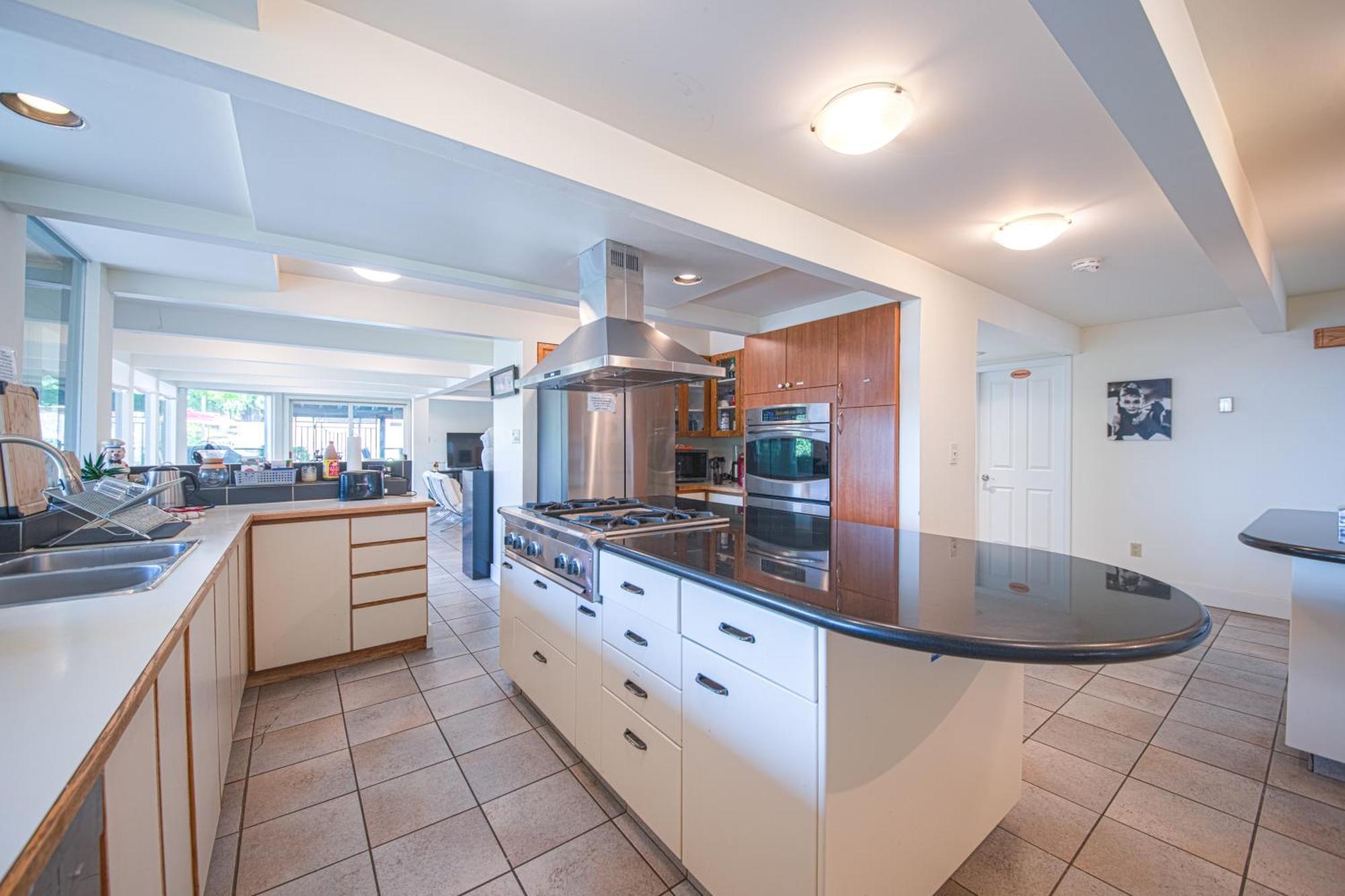 Grouse Cheerful Large Private Bedroom, Bath, Shared Deck, Pool, Hot Tub North Vancouver Ngoại thất bức ảnh