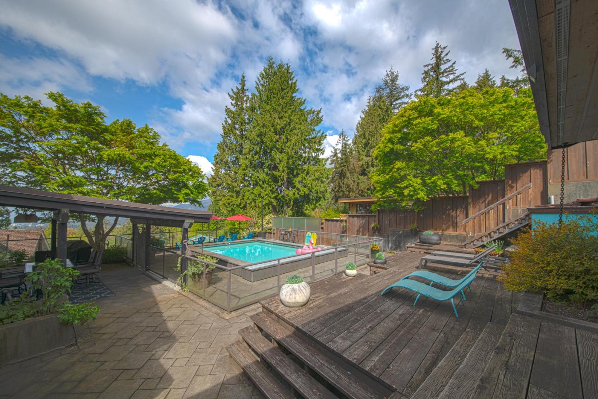 Grouse Cheerful Large Private Bedroom, Bath, Shared Deck, Pool, Hot Tub North Vancouver Ngoại thất bức ảnh