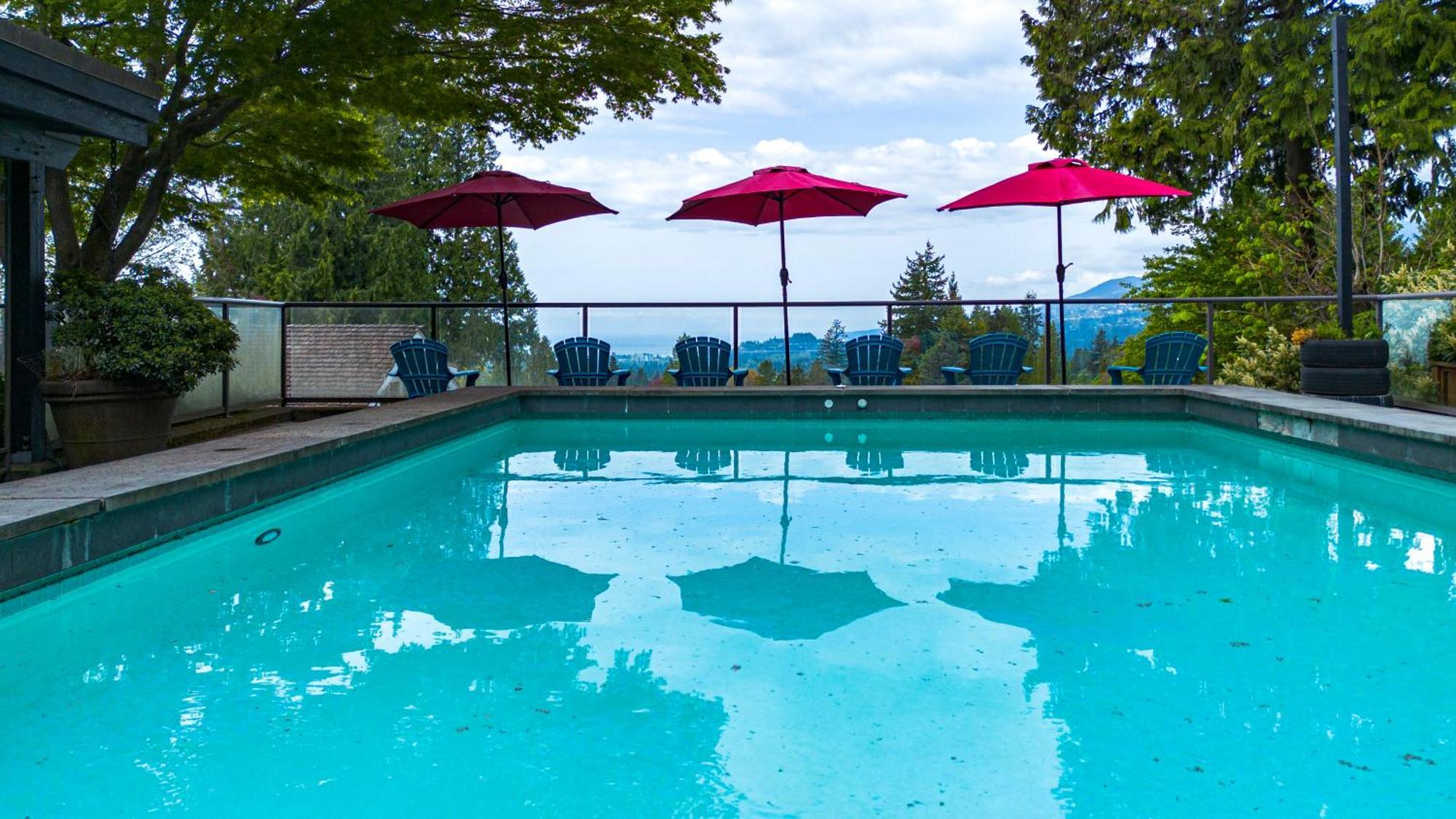 Grouse Cheerful Large Private Bedroom, Bath, Shared Deck, Pool, Hot Tub North Vancouver Ngoại thất bức ảnh