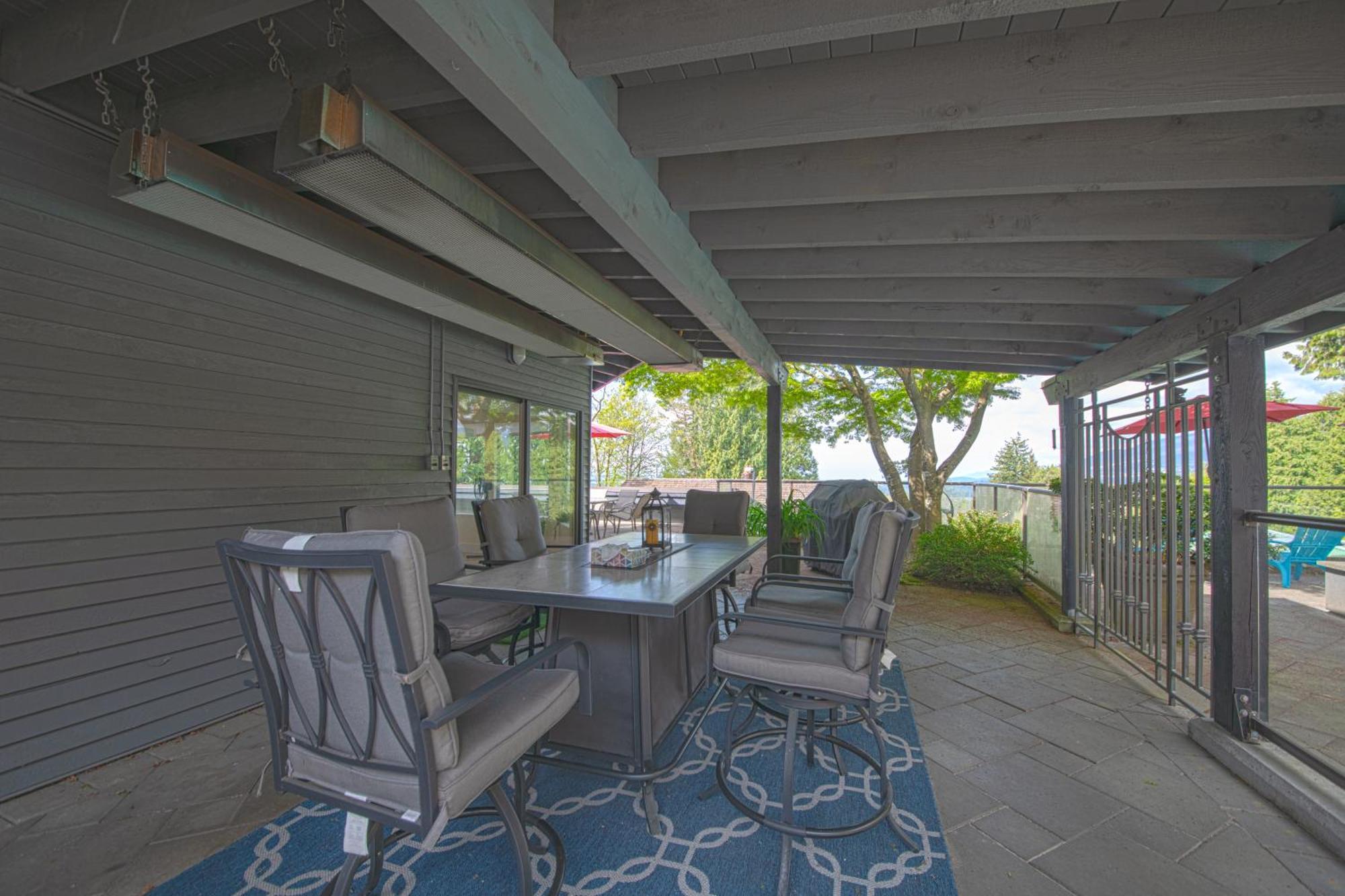 Grouse Cheerful Large Private Bedroom, Bath, Shared Deck, Pool, Hot Tub North Vancouver Ngoại thất bức ảnh