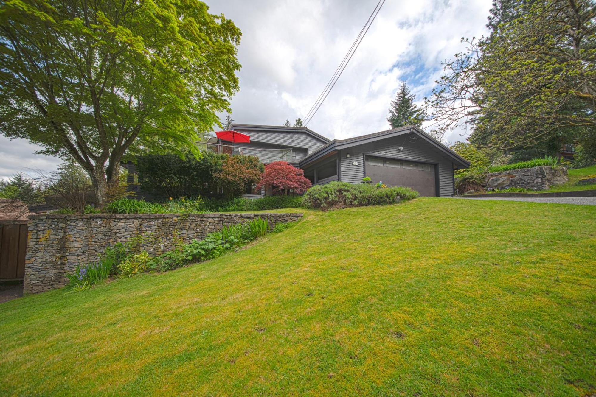 Grouse Cheerful Large Private Bedroom, Bath, Shared Deck, Pool, Hot Tub North Vancouver Ngoại thất bức ảnh