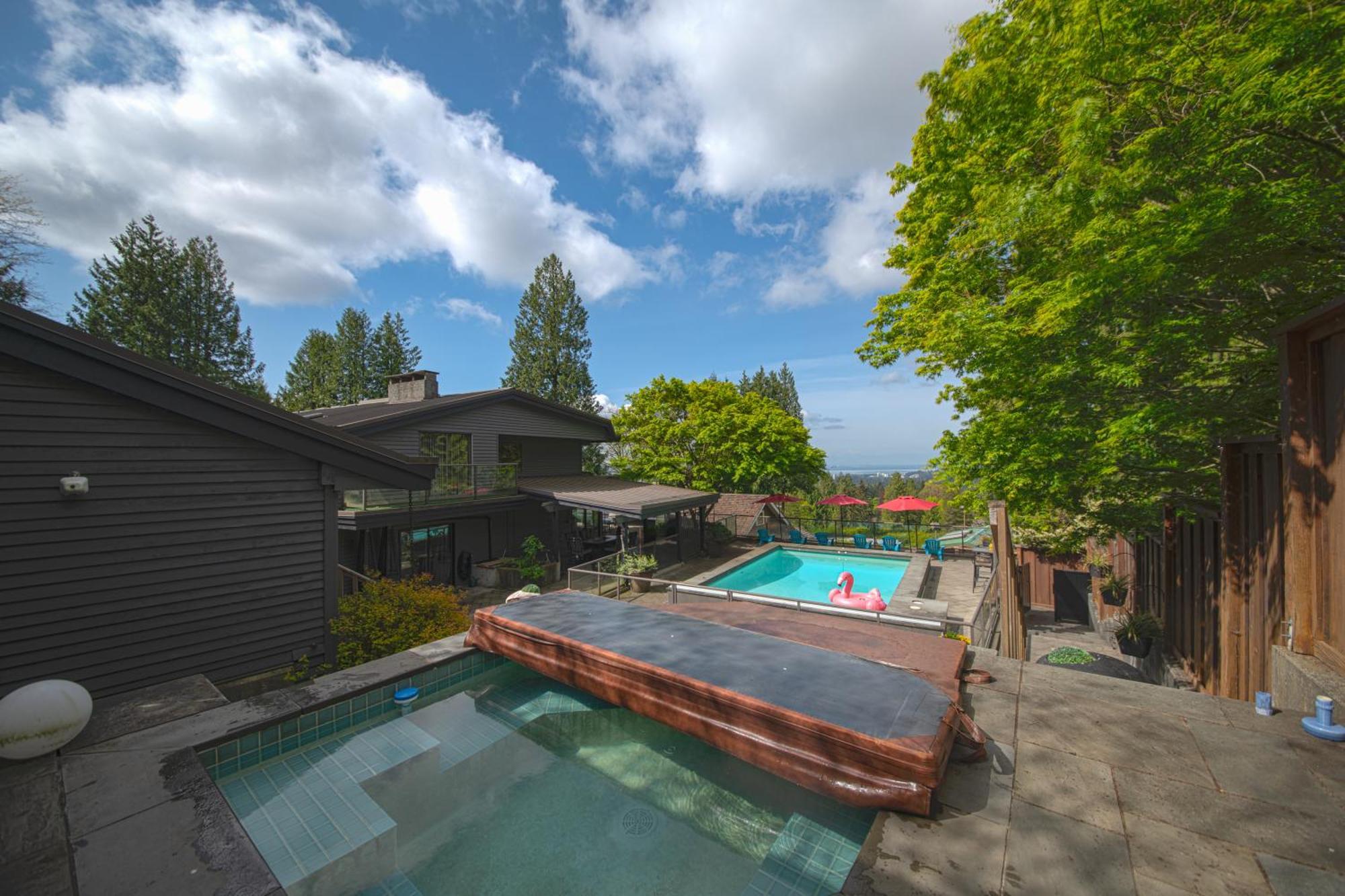 Grouse Cheerful Large Private Bedroom, Bath, Shared Deck, Pool, Hot Tub North Vancouver Ngoại thất bức ảnh