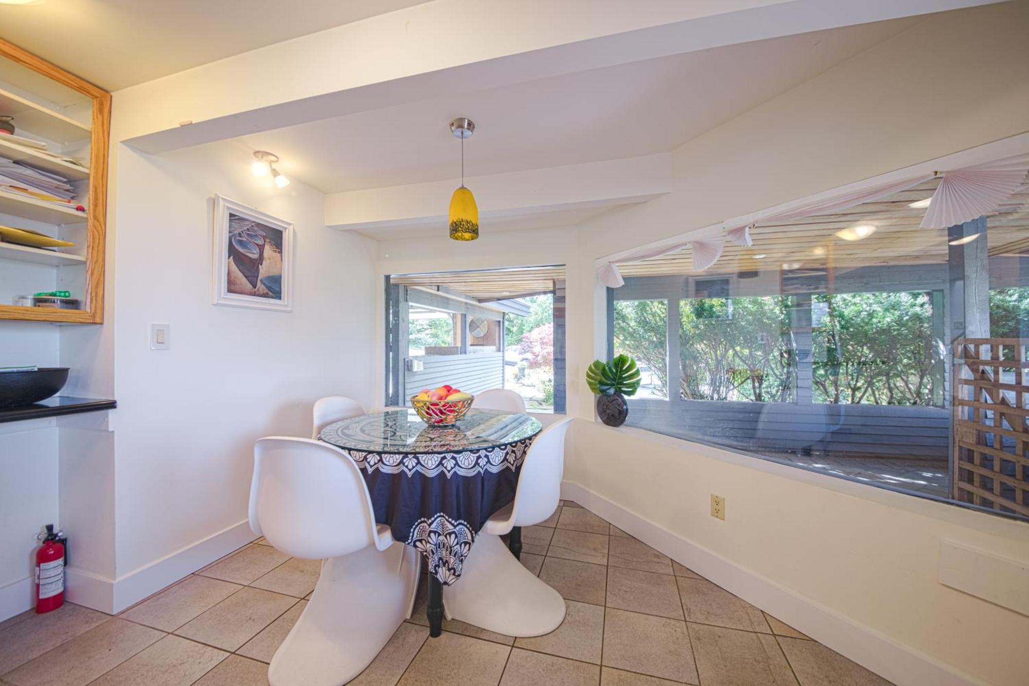 Grouse Cheerful Large Private Bedroom, Bath, Shared Deck, Pool, Hot Tub North Vancouver Ngoại thất bức ảnh