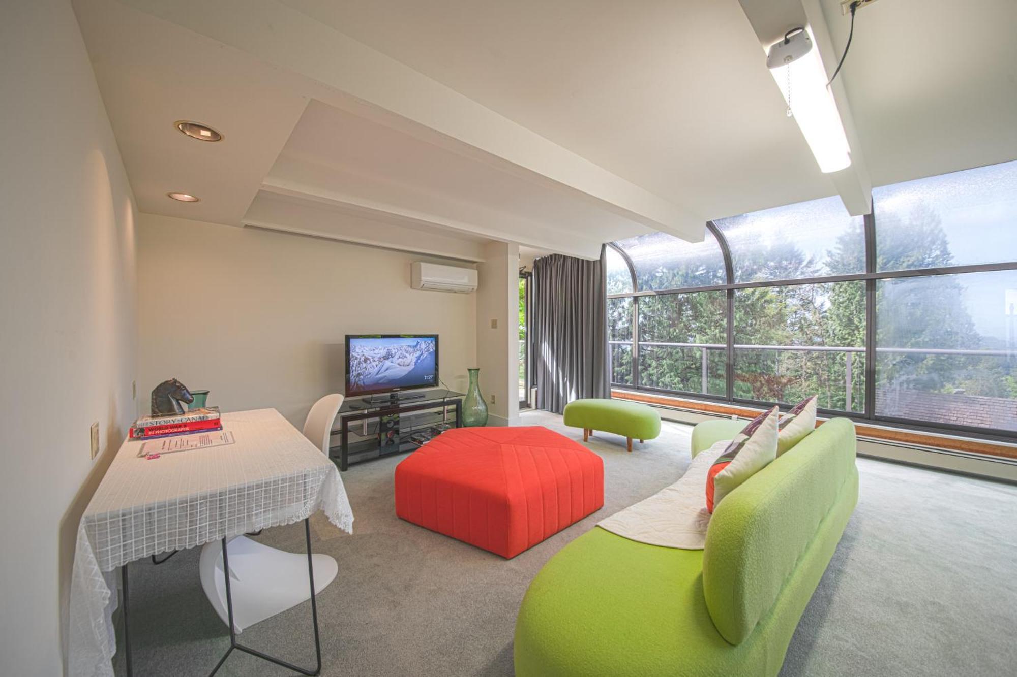 Grouse Cheerful Large Private Bedroom, Bath, Shared Deck, Pool, Hot Tub North Vancouver Ngoại thất bức ảnh