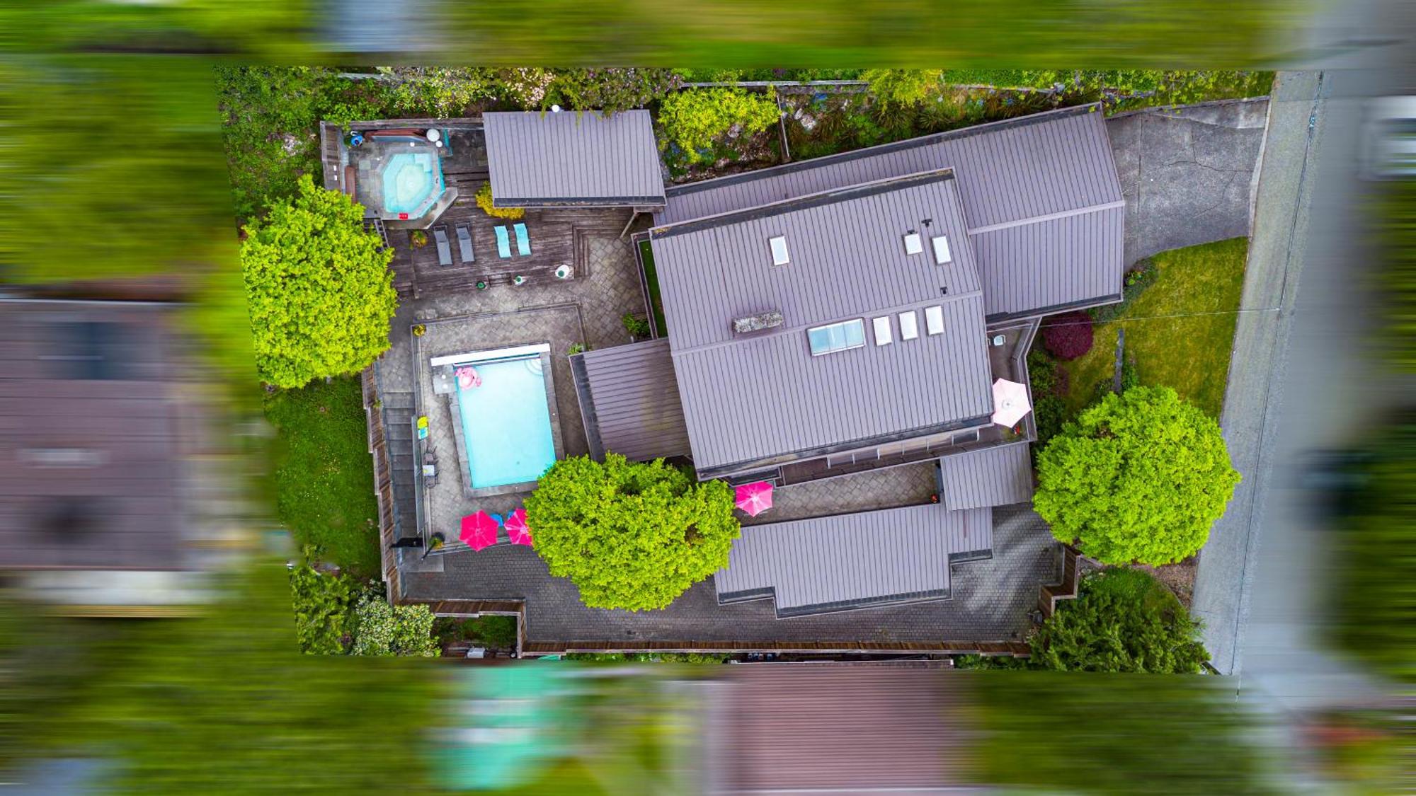 Grouse Cheerful Large Private Bedroom, Bath, Shared Deck, Pool, Hot Tub North Vancouver Ngoại thất bức ảnh